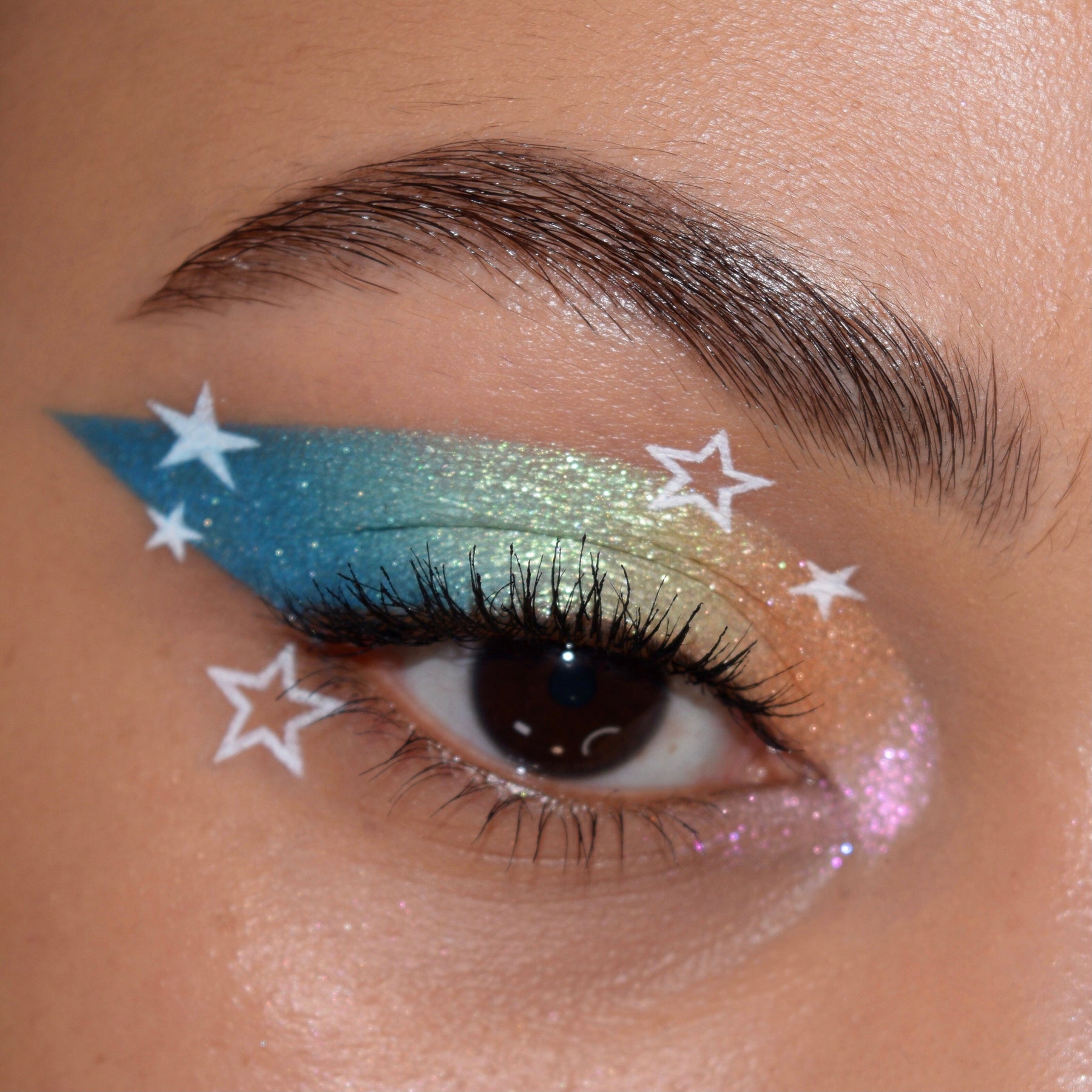 Graceland - Defined Romantic Liner Style