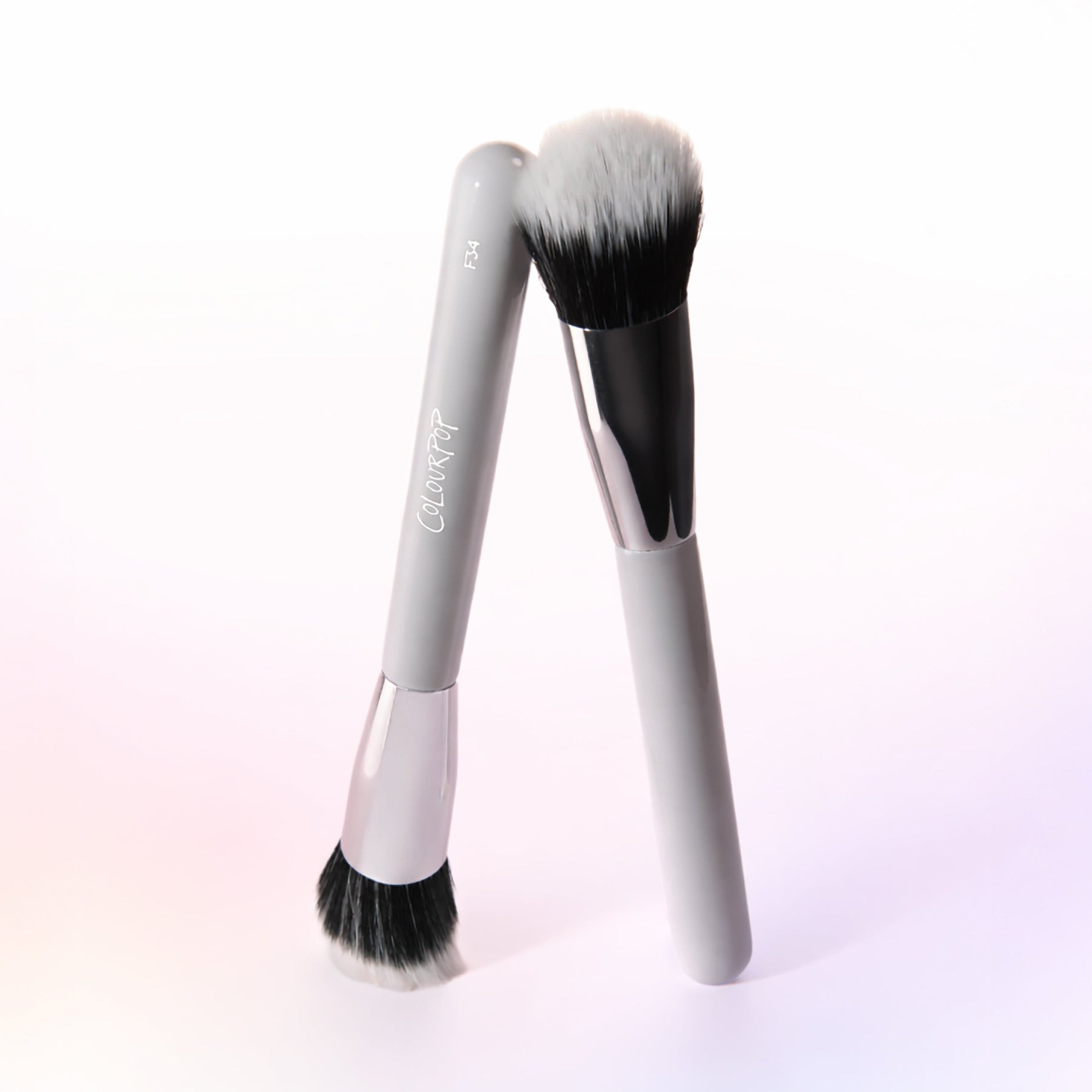 Angled Blending Face Brush - Studio-Ready Studio Artistry Lineup
